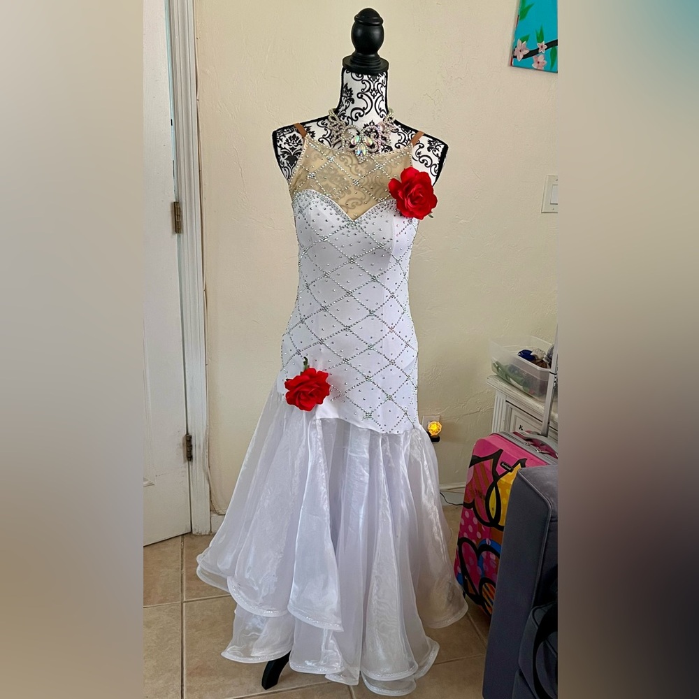 Elegant White Ballroom/Smooth Dress